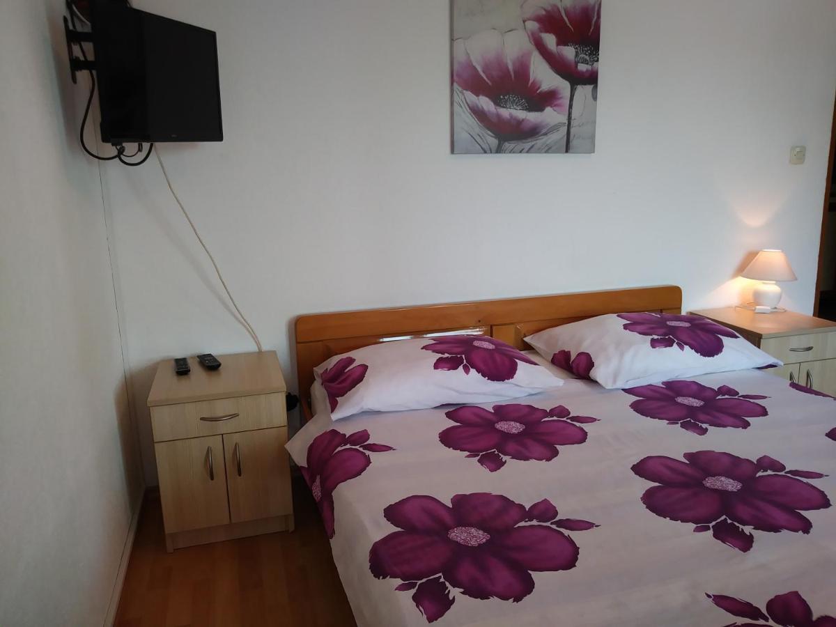 Nives Apartmani Pakoštane Exterior foto