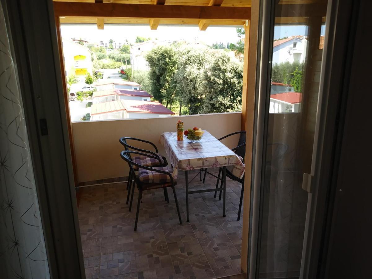 Nives Apartmani Pakoštane Exterior foto