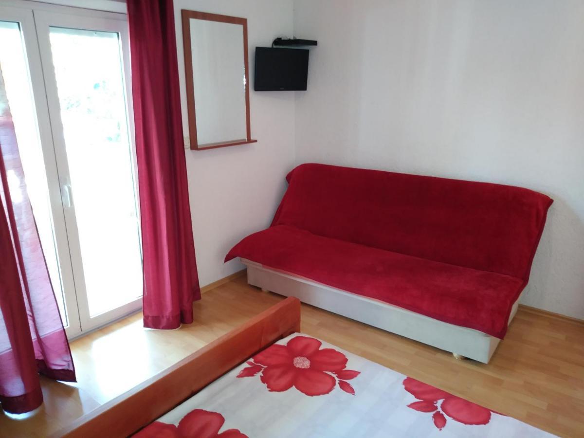 Nives Apartmani Pakoštane Exterior foto