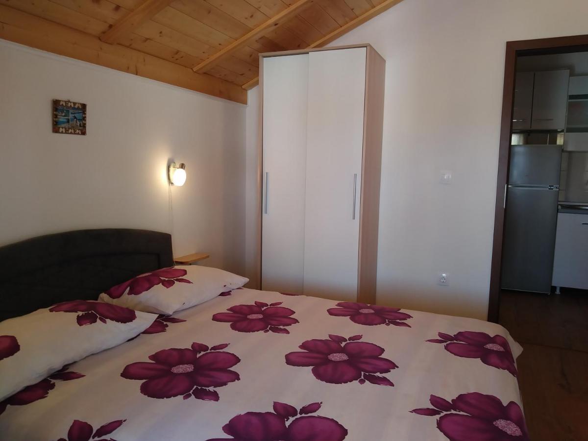 Nives Apartmani Pakoštane Exterior foto