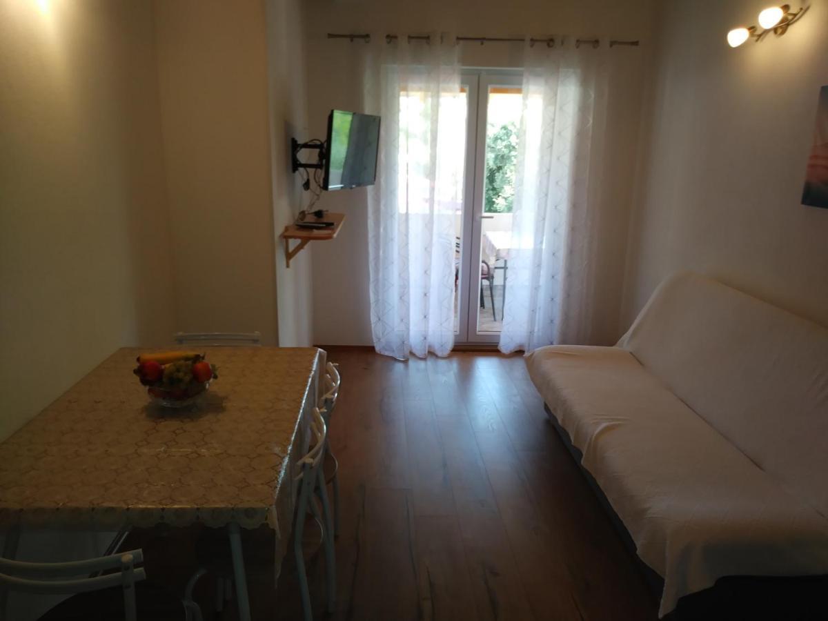 Nives Apartmani Pakoštane Exterior foto