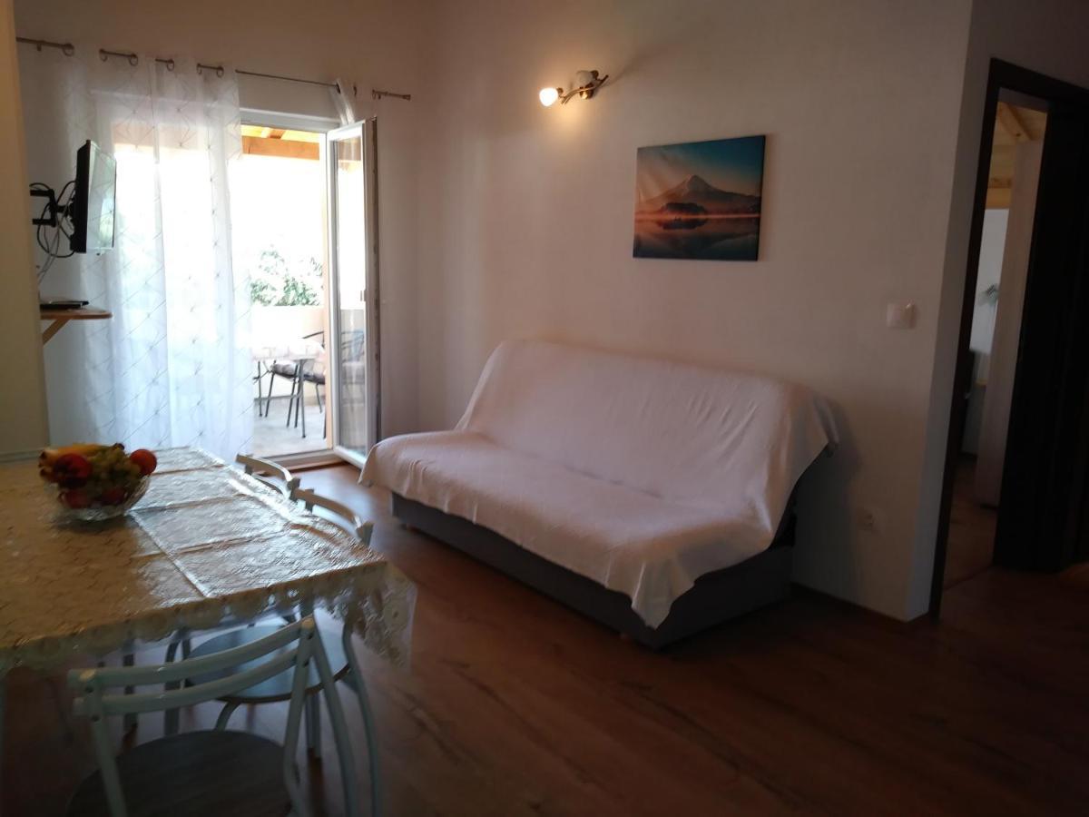 Nives Apartmani Pakoštane Exterior foto