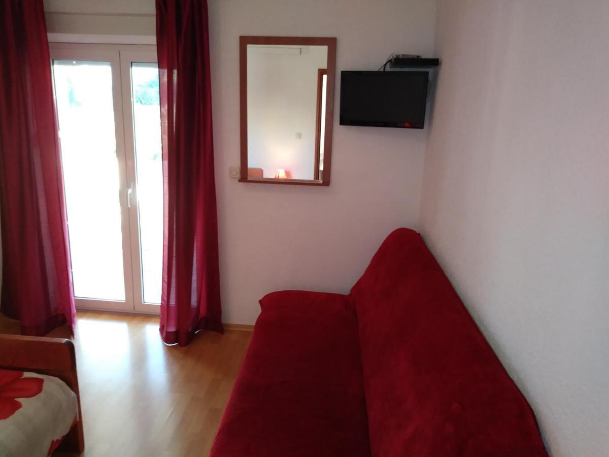 Nives Apartmani Pakoštane Exterior foto