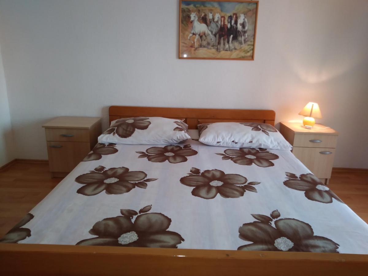 Nives Apartmani Pakoštane Exterior foto