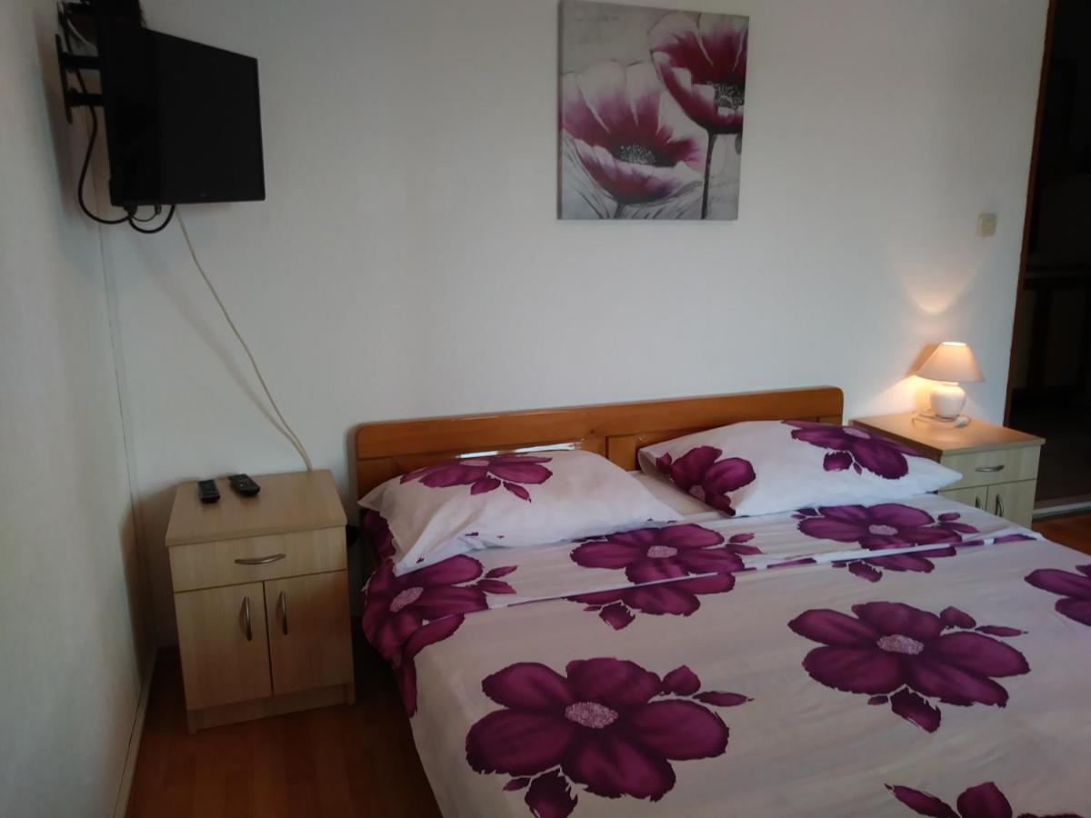 Nives Apartmani Pakoštane Exterior foto