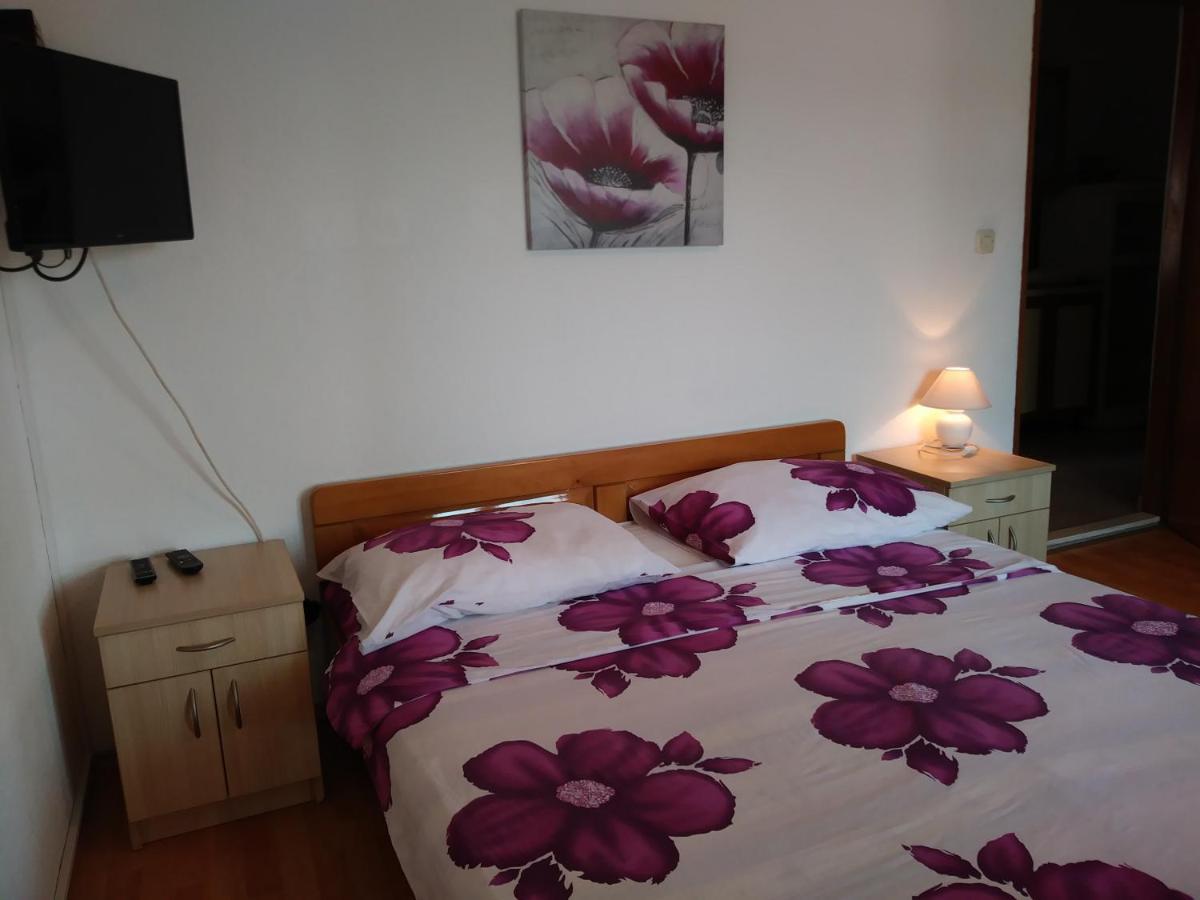Nives Apartmani Pakoštane Exterior foto