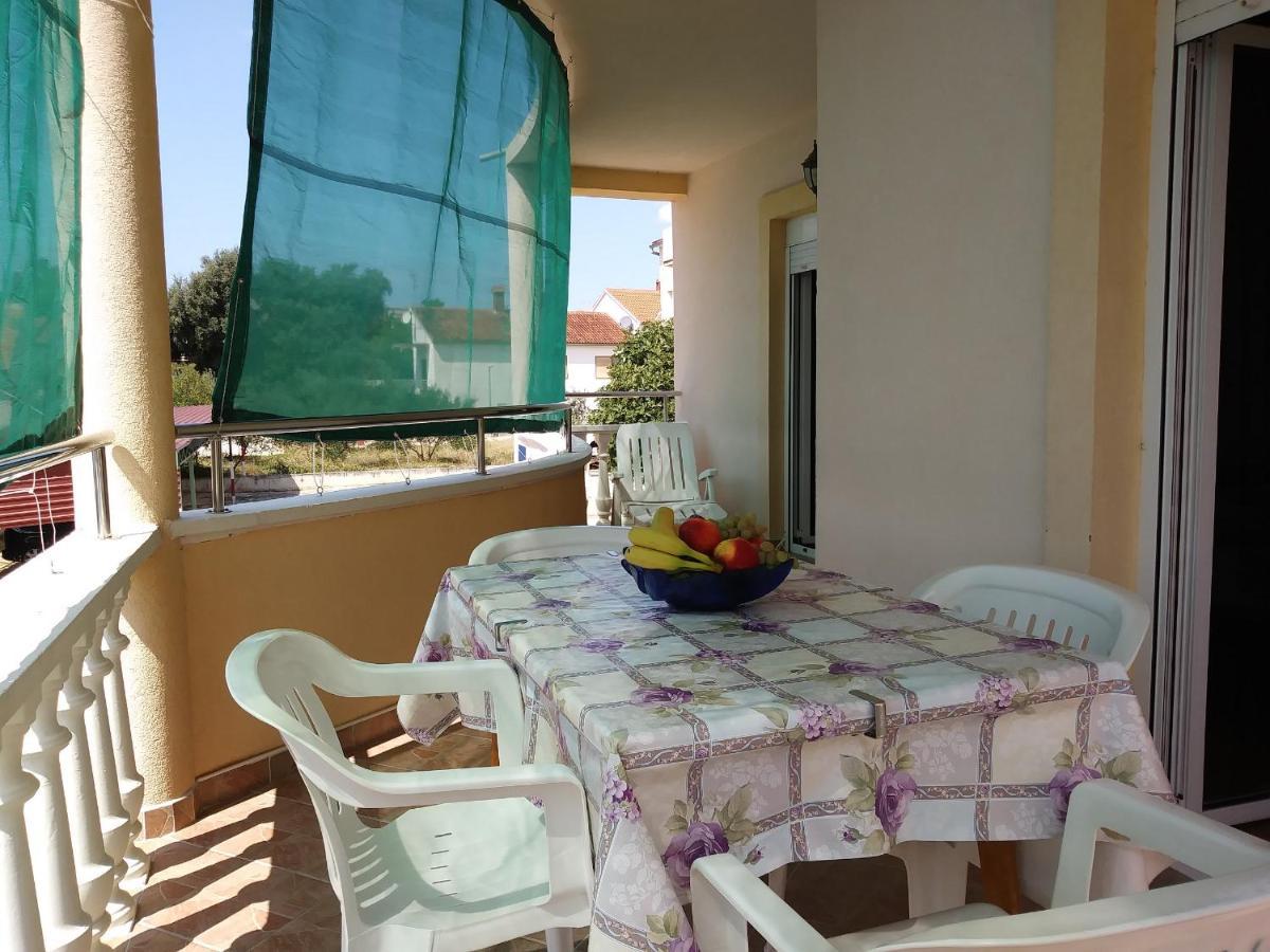 Nives Apartmani Pakoštane Exterior foto