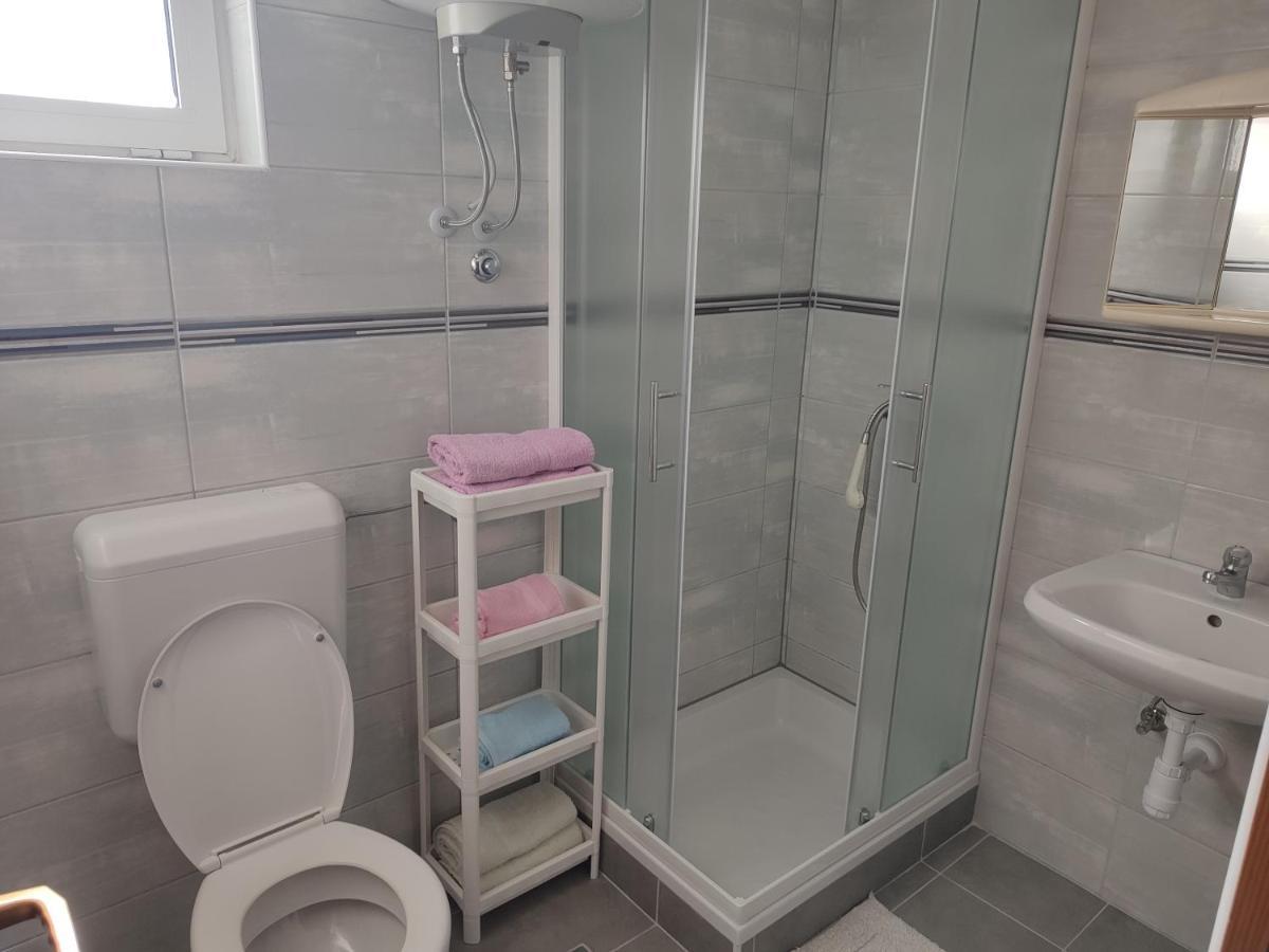Nives Apartmani Pakoštane Exterior foto