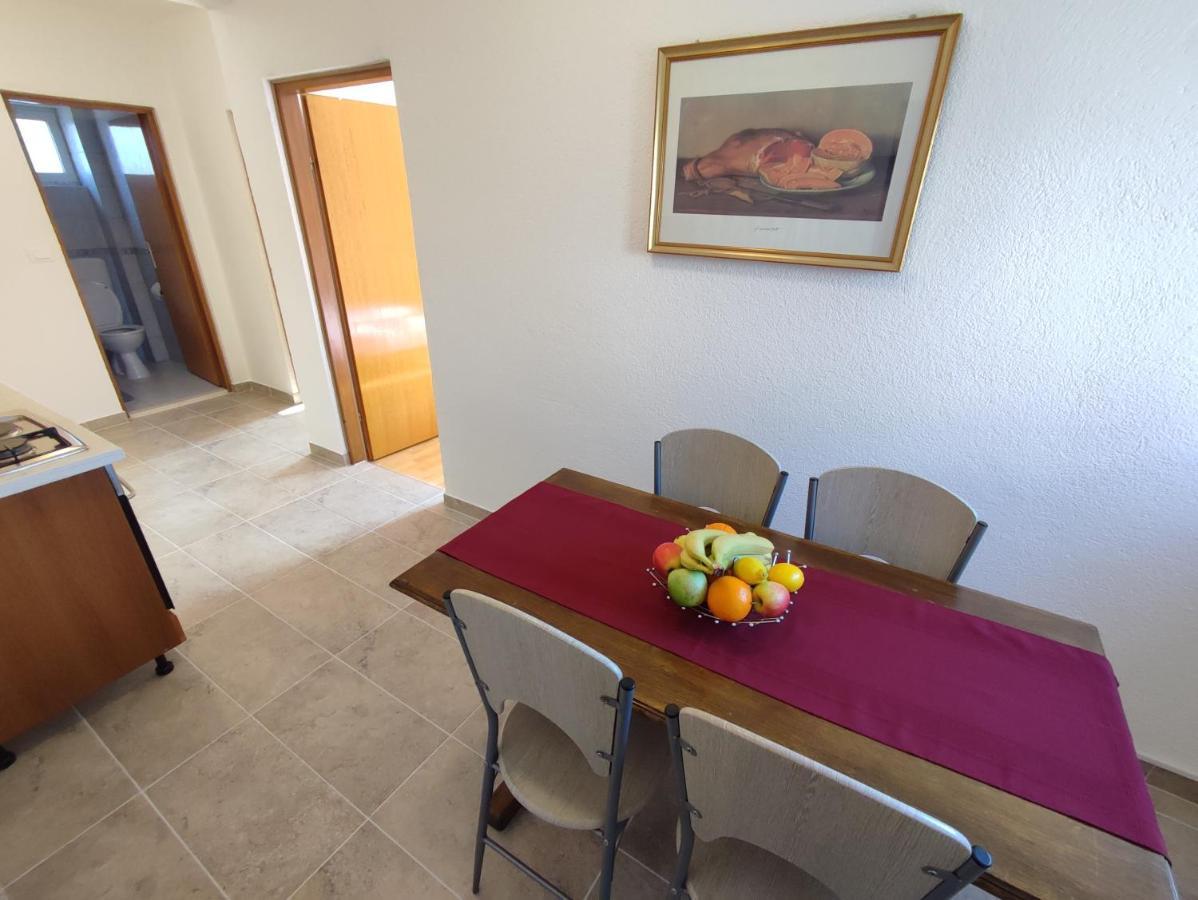 Nives Apartmani Pakoštane Exterior foto
